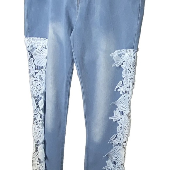 Women’s Straight Leg Jeans XXL Light Blue White Embroidered Lace Leg Distressed - Picture 7 of 12